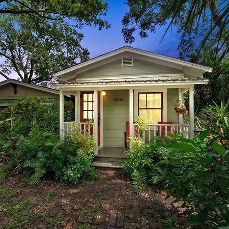 Charming 1923 Cottage At Erehwon Retreat タンパ エクステリア 写真