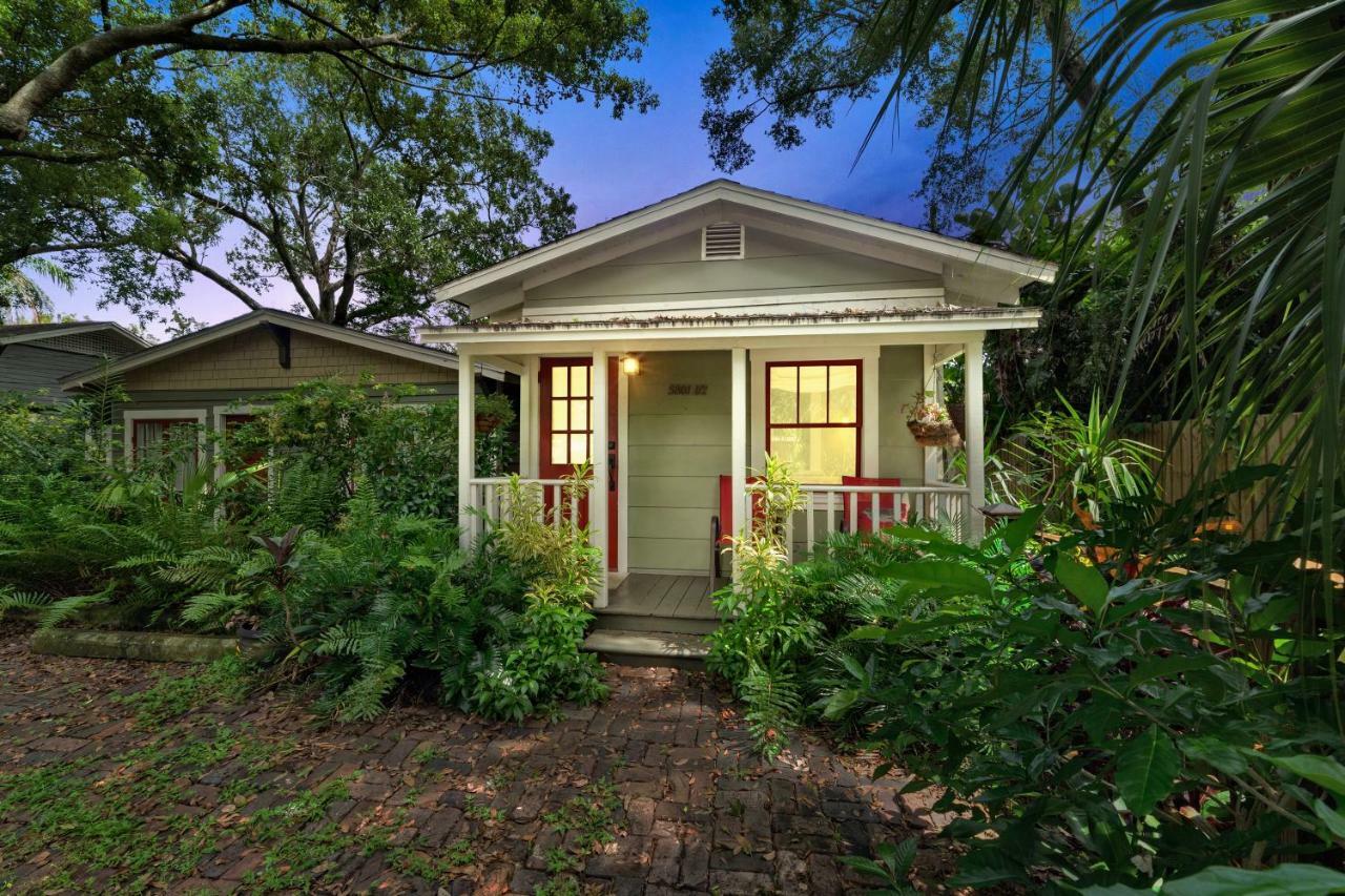 Charming 1923 Cottage At Erehwon Retreat タンパ エクステリア 写真